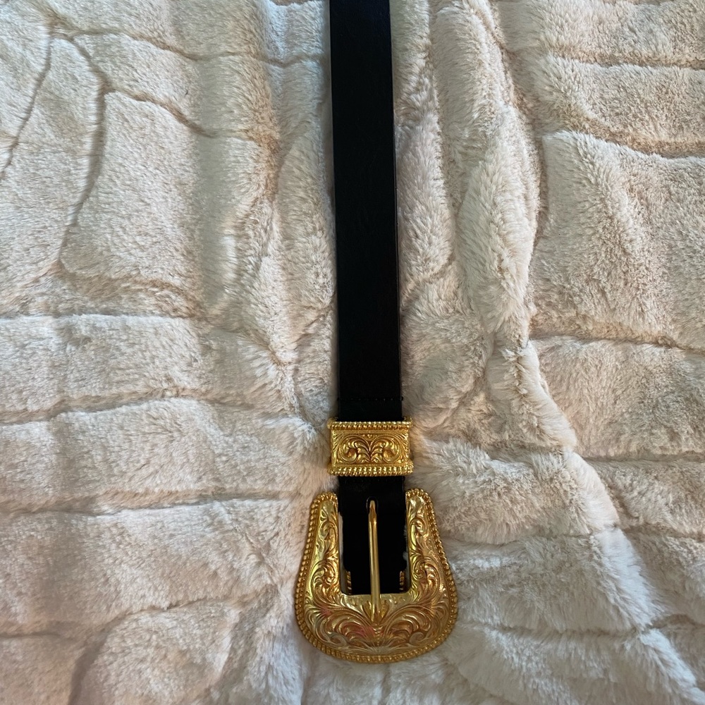 gorgeous GOLD BUCKLE BELT